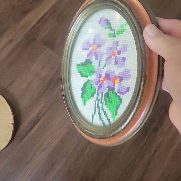 Pair Vintage Floral Needlepoint Flowers in Oval Frames Miss Matched 9x7 & 8x6.5 - Picture 8 of 14